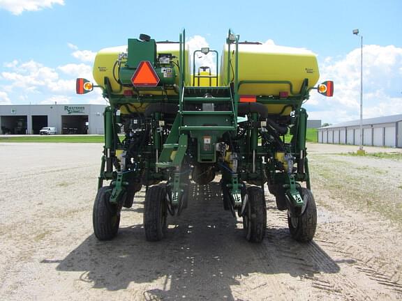 Image of John Deere 1770 equipment image 3