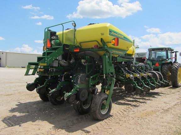 Image of John Deere 1770 equipment image 4