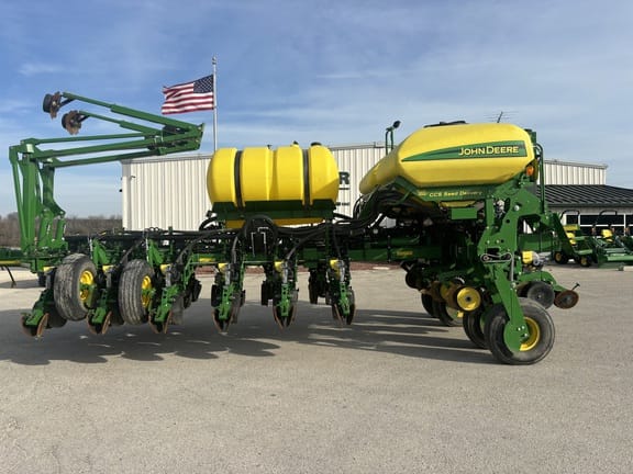 Main image John Deere 1770