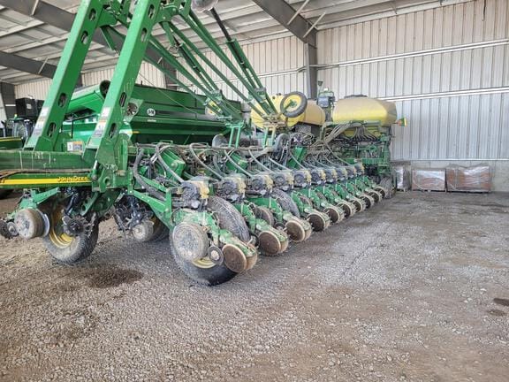 Main image John Deere 1770