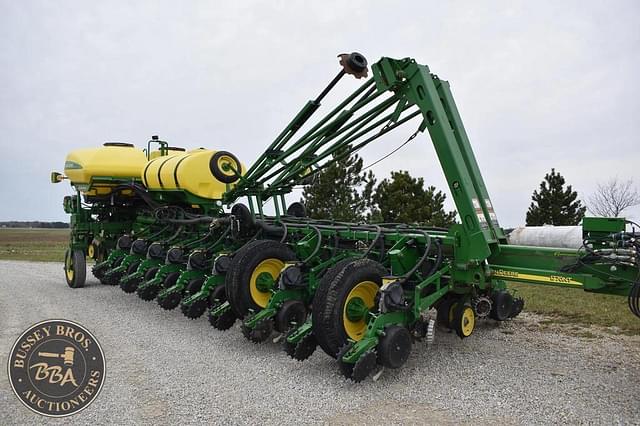 Image of John Deere 1770 equipment image 3