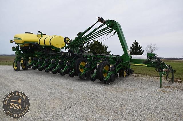 Image of John Deere 1770 equipment image 2