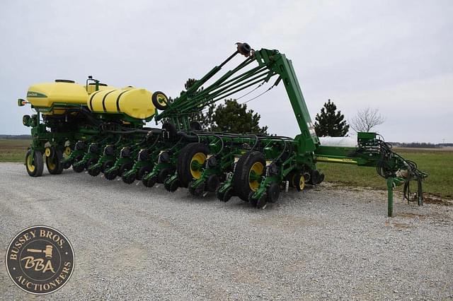 Image of John Deere 1770 equipment image 1