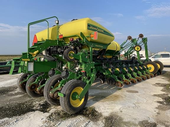 Image of John Deere 1770 equipment image 2