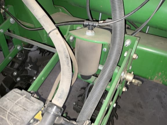 Image of John Deere 1770 equipment image 1