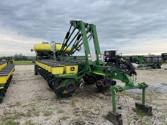 Image of John Deere 1770 equipment image 1