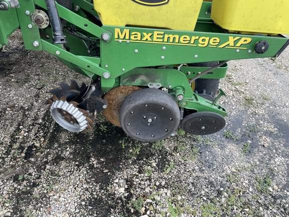 Image of John Deere 1770 equipment image 2