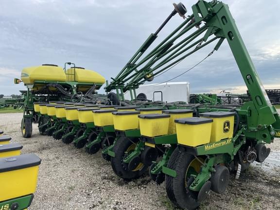 Image of John Deere 1770 equipment image 4