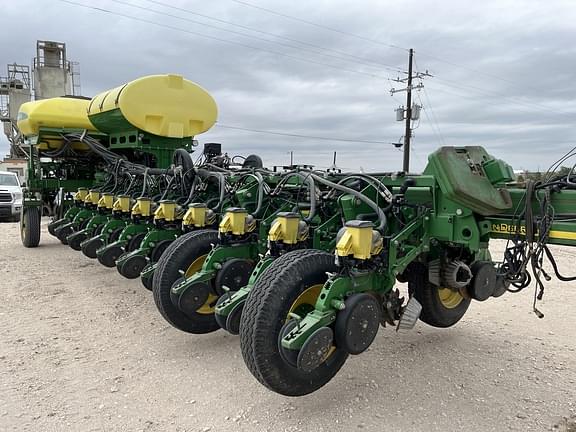 Image of John Deere 1770 equipment image 1