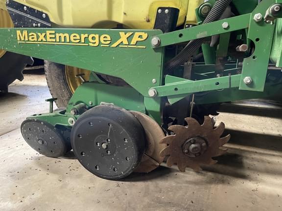 Image of John Deere 1770 equipment image 2
