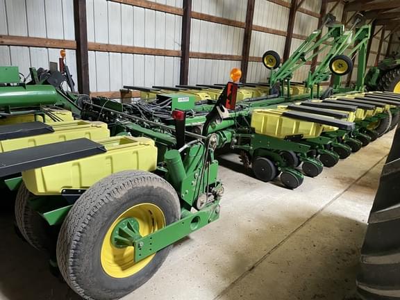 Image of John Deere 1770 equipment image 4