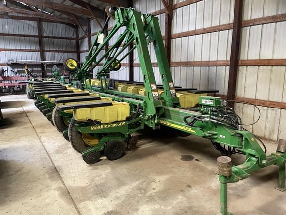 Image of John Deere 1770 equipment image 1