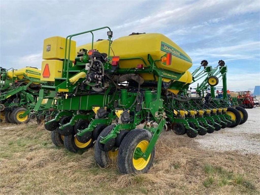 Image of John Deere 1770 Primary image