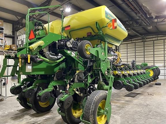 Image of John Deere 1770 equipment image 4