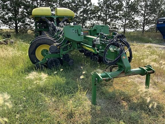 Image of John Deere 1770 equipment image 2