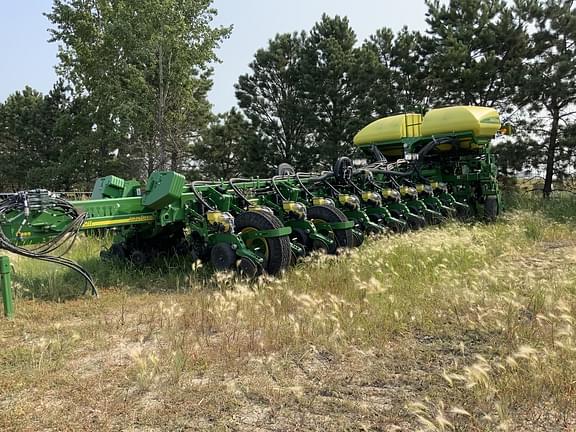 Image of John Deere 1770 equipment image 1