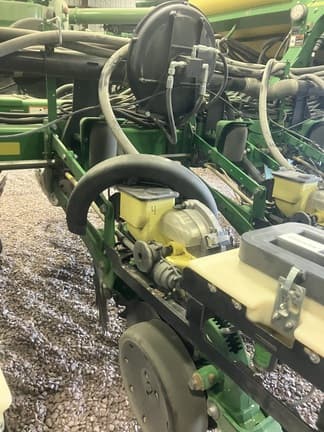 Image of John Deere 1770 equipment image 1