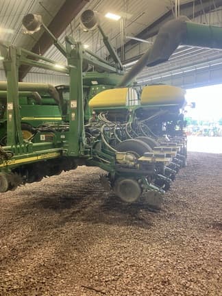 Image of John Deere 1770 equipment image 2