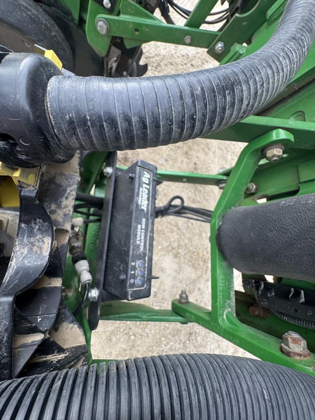 Image of John Deere 1770 equipment image 1