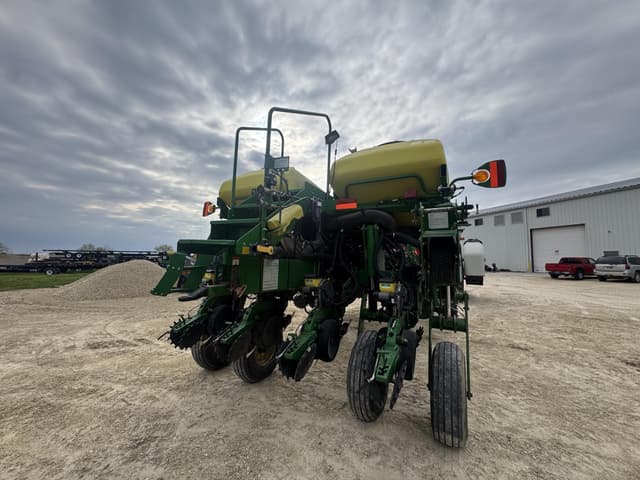 Image of John Deere 1770 equipment image 3