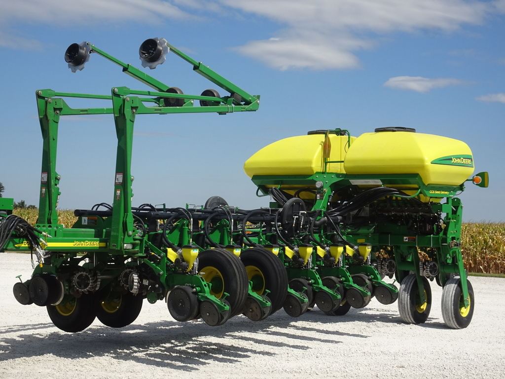 2014 John Deere 1770 Equipment Image0