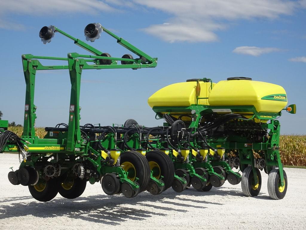 Image of John Deere 1770 Primary image