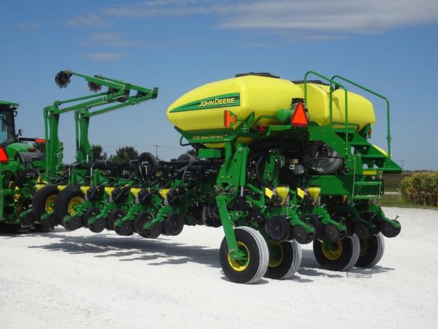 Image of John Deere 1770 equipment image 4