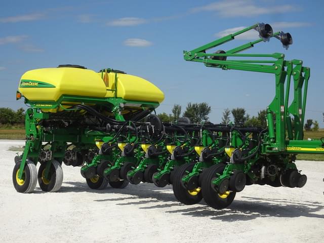 Image of John Deere 1770 equipment image 1