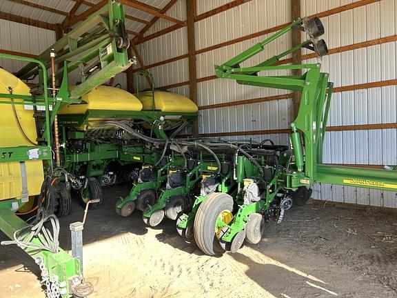 Image of John Deere 1770 equipment image 1