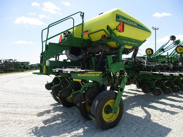 Image of John Deere 1770 equipment image 2