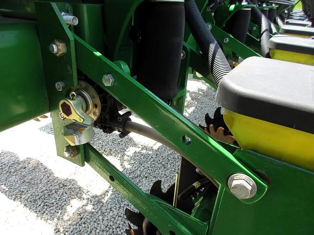 Image of John Deere 1770 equipment image 4