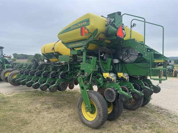 Image of John Deere 1770 equipment image 2