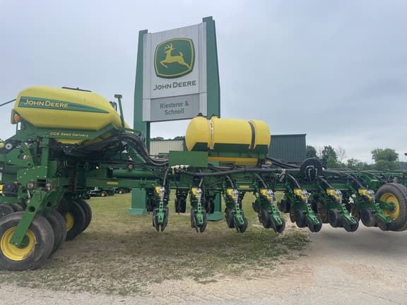 Image of John Deere 1770 equipment image 1