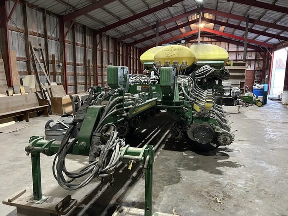 Main image John Deere 1770