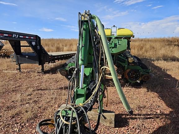 Image of John Deere 1770 equipment image 3