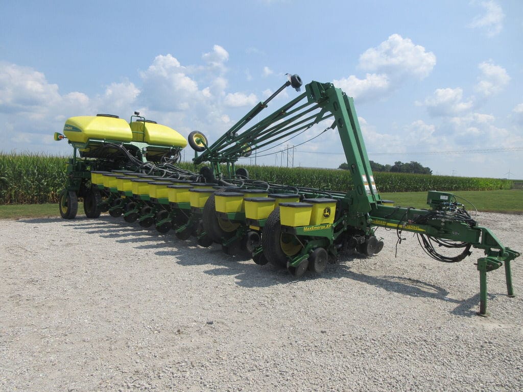 2014 John Deere 1770 Equipment Image0