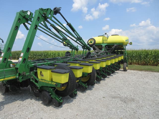 Image of John Deere 1770 equipment image 2