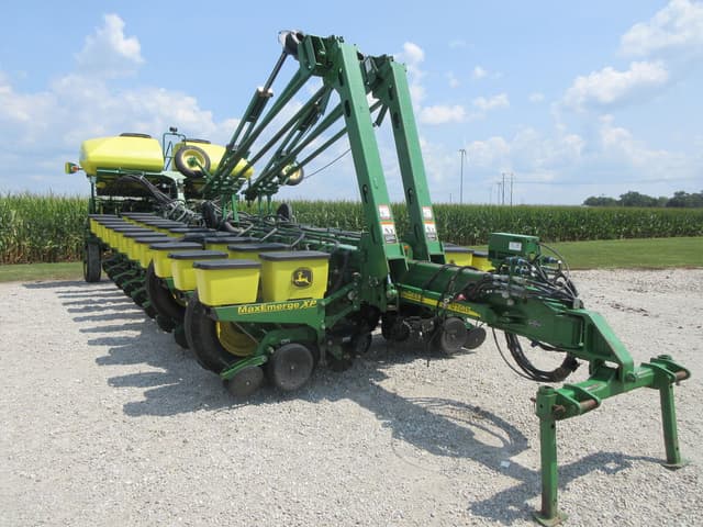 Image of John Deere 1770 equipment image 1