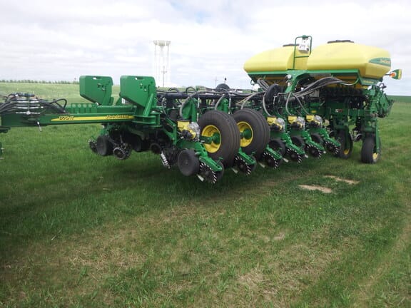 Main image John Deere 1770