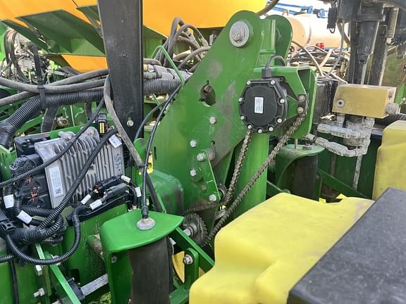 Image of John Deere 1770 equipment image 4