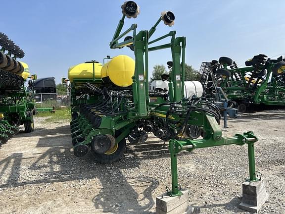 Image of John Deere 1770 equipment image 3