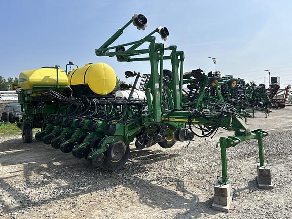 Image of John Deere 1770 equipment image 4