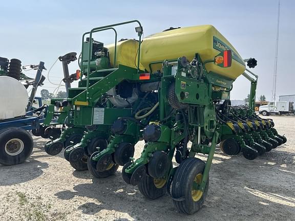 Image of John Deere 1770 equipment image 2