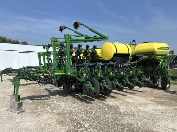 2014 John Deere 1770 Equipment Image0