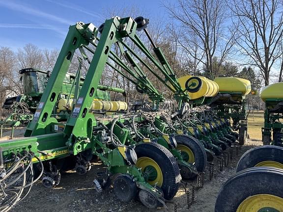 Image of John Deere 1770 equipment image 1