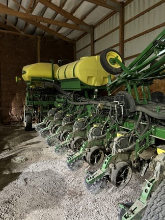 2014 John Deere 1770 Equipment Image0
