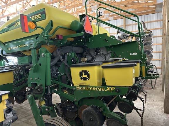 Image of John Deere 1770 equipment image 3