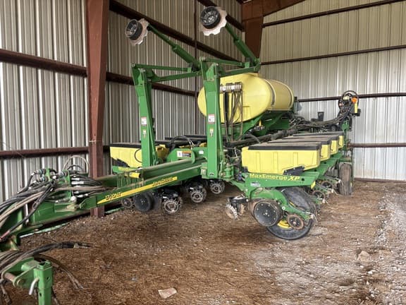 Image of John Deere 1770 equipment image 2