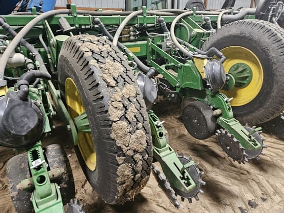 Image of John Deere 1770 equipment image 4