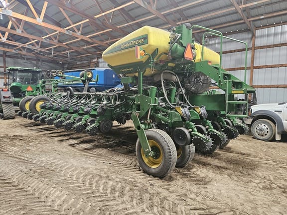 2014 John Deere 1770 Equipment Image0